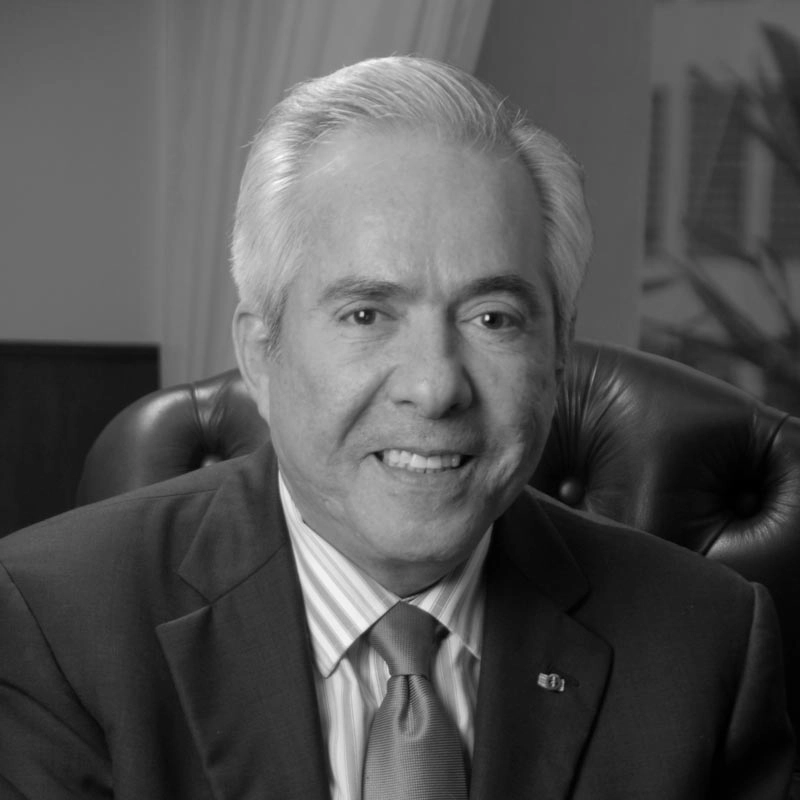 Dr. Oscar Belloso Medina black and white portrait